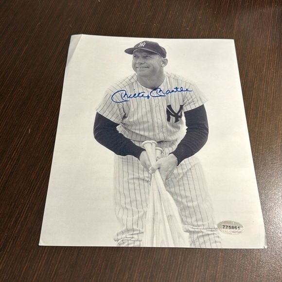 MLB Other - Mickey Mantle New York Yankees signed photo